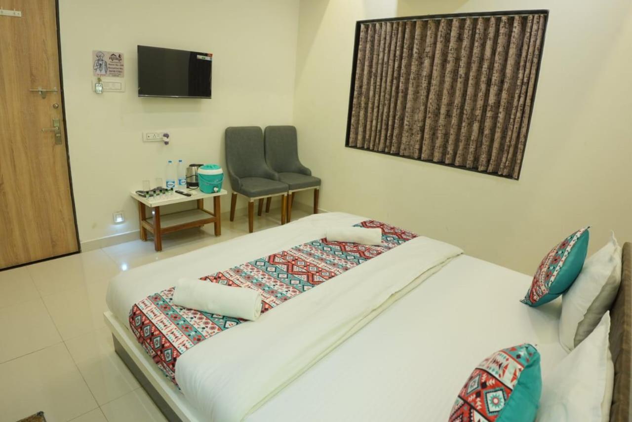 Hotel Ayodhya Virpur Exterior photo